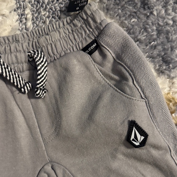 Volcom Set - Picture 5 of 9